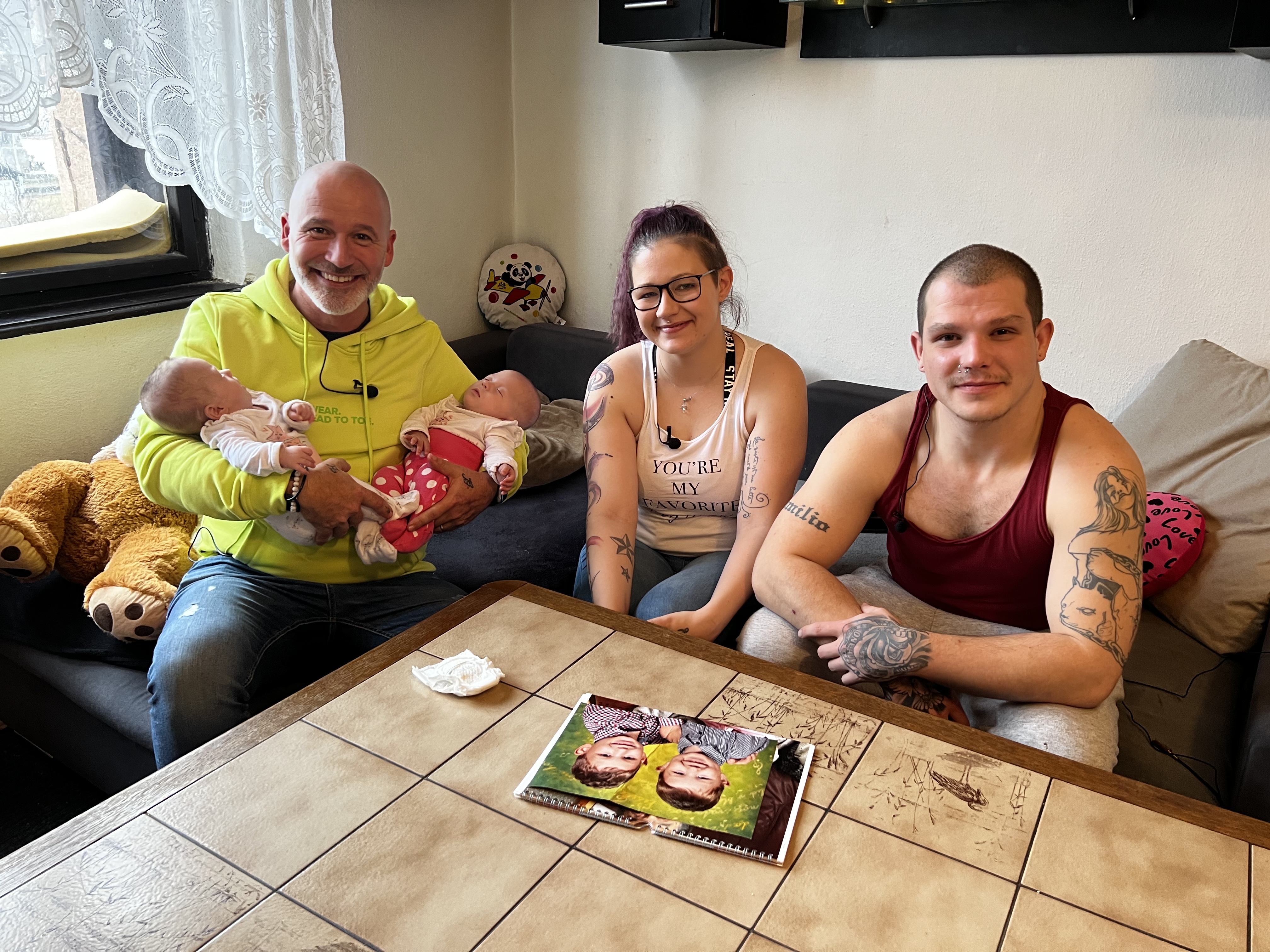 Honza Musil s dvojčátky Gábinkou a Olinkou